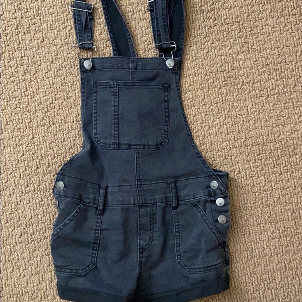 Overall shorts